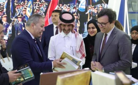 وزير الثقافة يرافق السفير القطري في جولة مميزة بمعرض القاهرة الدولي للكتاب