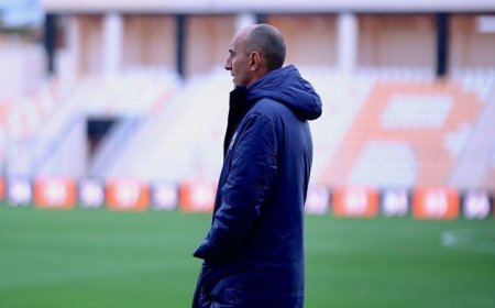 مدرب بيراميدز وحارس الفريق يتفقدان أرضية ملعب نهضة بركان قبل مواجهة دوري الأبطال