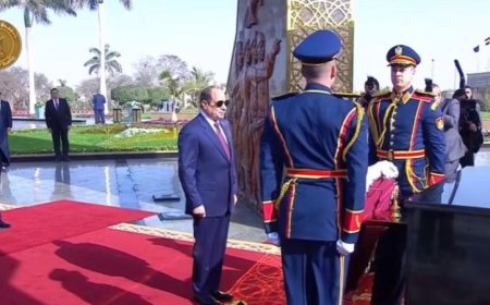 الرئيس السيسي يكرم شهداء الشرطة بوضع إكليل من الزهور على النصب التذكاري