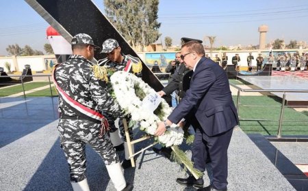 محافظ المنوفية يكرم شهداء الشرطة بوضع إكليل الزهور على النصب التذكاري