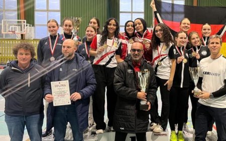 وزير الشباب والرياضة يحتفل بإنجازات منتخب مصر للسلاح وتهنئة خاصة لزياد السيسي