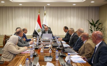 وزير قطاع الأعمال يراقب تقدم مشروع إنتاج حبيبات الكلور بالتعاون مع القطاع الخاص
