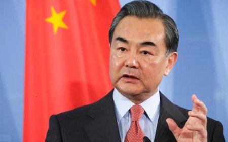 اجتماعات هامة بين وزير خارجية الصين وأمين عام منظمة التعاون الإسلامي في بكين لتعزيز التعاون والتفاهم