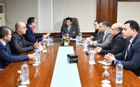 وزير الشباب والرياضة يناقش خطوات التحول الرقمي في الملف الطبي للرياضيين