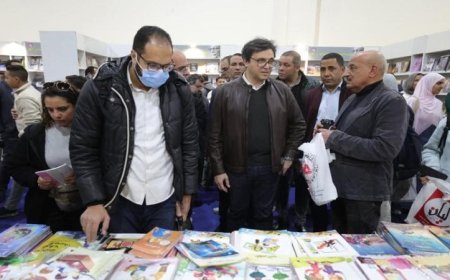 وزير الثقافة يزور معرض القاهرة الدولي للكتاب ويتعرف على أبرز الإصدارات في اليوم الخامس