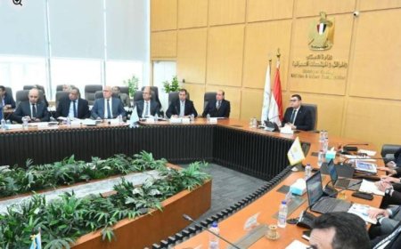 وزير الإسكان يراجع تقدم مشروعات المبادرة الرئاسية حياة كريمة لضمان تنفيذها الفعّال