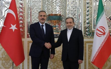 وزير خارجية تركيا يؤكد رفض التدخل العسكري ضد إيران ويشدد على دعم الحلول السلمية