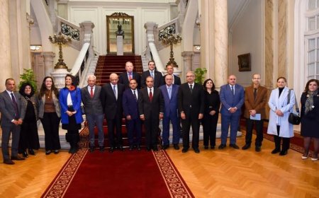 وزير الخارجية يجتمع مع أعضاء اللجنة الوطنية لمراجعة النظراء الأفريقية لتعزيز التعاون الدولي