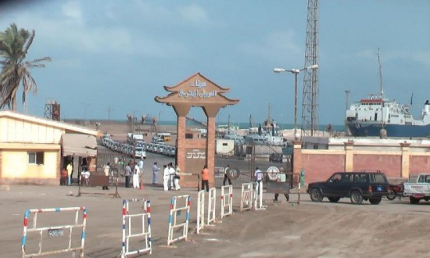 موجة الطقس السيئ تؤدي إلى إغلاق ميناء العريش البحري