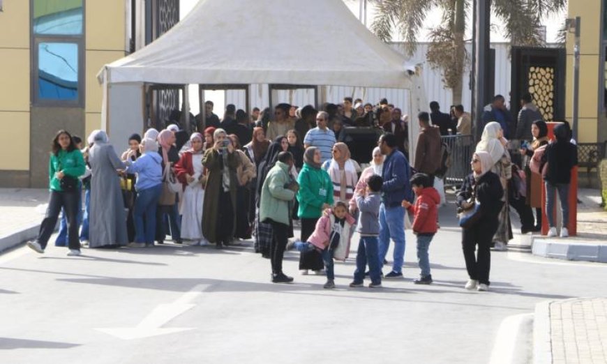 حضور جماهيري كبير في ثاني أيام معرض القاهرة الدولي للكتاب 57
