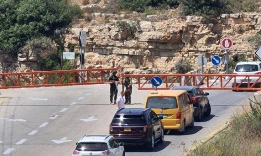 قوات الاحتلال الإسرائيلي تفرض إغلاقًا على حاجز عطارة العسكري في شمال رام الله