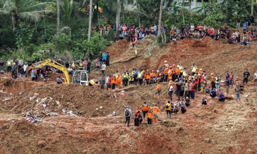 عمليات البحث عن المفقودين في إندونيسيا تستأنف بعد الانهيار الأرضي المدمر