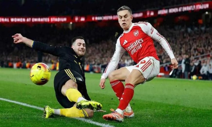 مانشستر يونايتد يهزم أرسنال بثلاثية مثيرة ويزيد حدة المنافسة في الدوري الإنجليزي