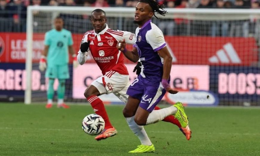 تولوز يحقق انتصاراً ساحقاً على بريست 2-0 ويعزز موقعه في المركز السابع بالدوري