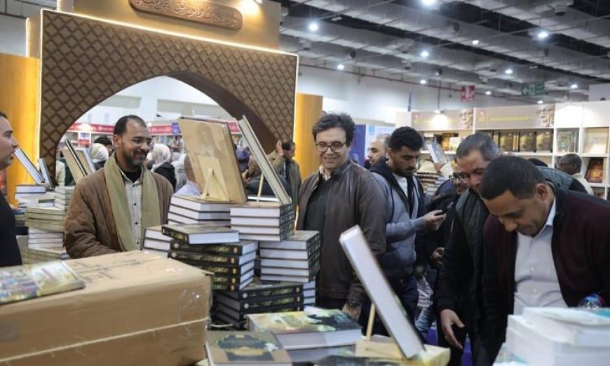 وزير الثقافة يزور بحماس معرض القاهرة الدولي للكتاب في يومه الخامس