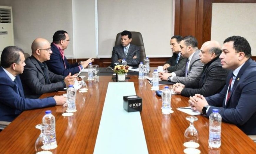 وزير الشباب والرياضة يناقش خطوات التحول الرقمي في الملف الطبي للرياضيين