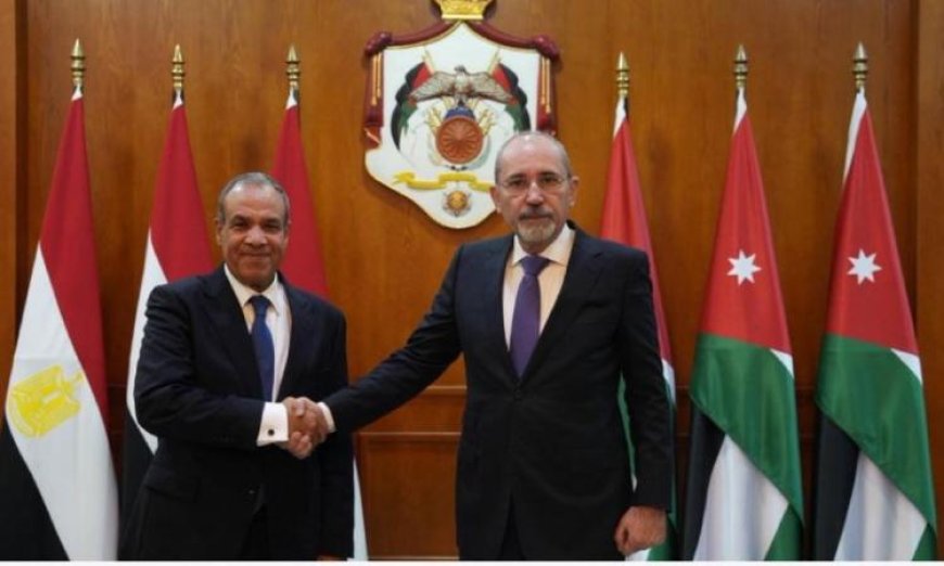 وزير الخارجية المصري يناقش تعزيز العلاقات الثنائية والتطورات الإقليمية مع نظيره الأردني