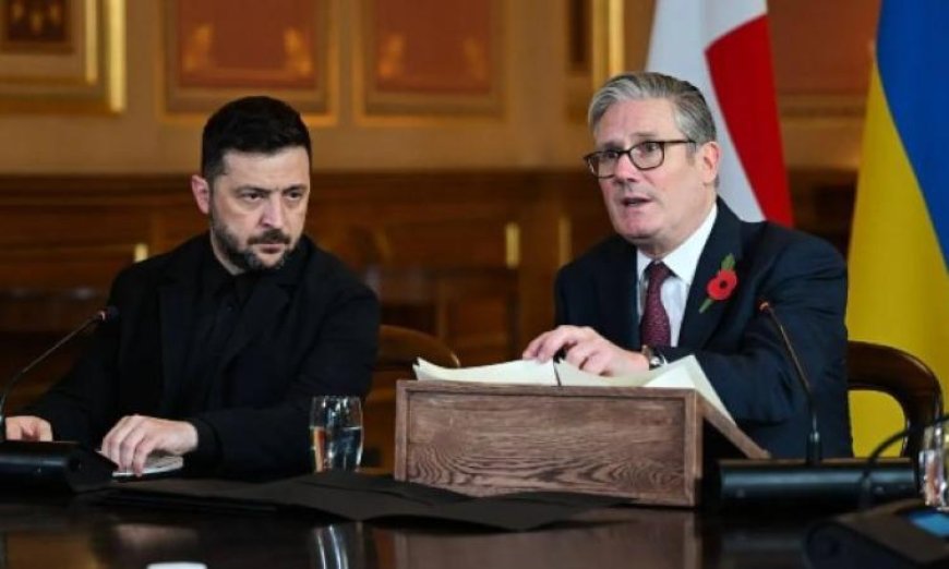 ستارمر يتواصل هاتفياً مع زيلينسكي لبحث أبرز القضايا السياسية