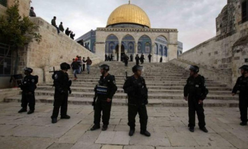 الاحتلال الإسرائيلي يفرض عقوبات على 3 مقدسيين بإبعادهم عن المسجد الأقصى