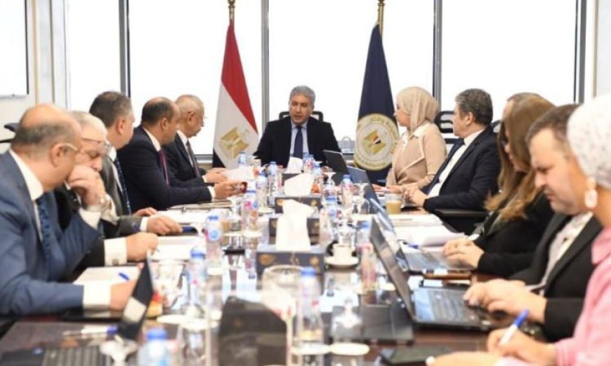 وزير السياحة والآثار يتولى رئاسة اجتماع هام لمجلس إدارة صندوق دعم السياحة والآثار