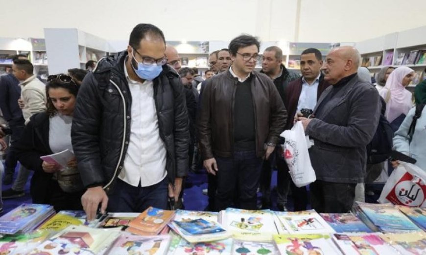 وزير الثقافة يزور معرض القاهرة الدولي للكتاب ويتعرف على أبرز الإصدارات في اليوم الخامس