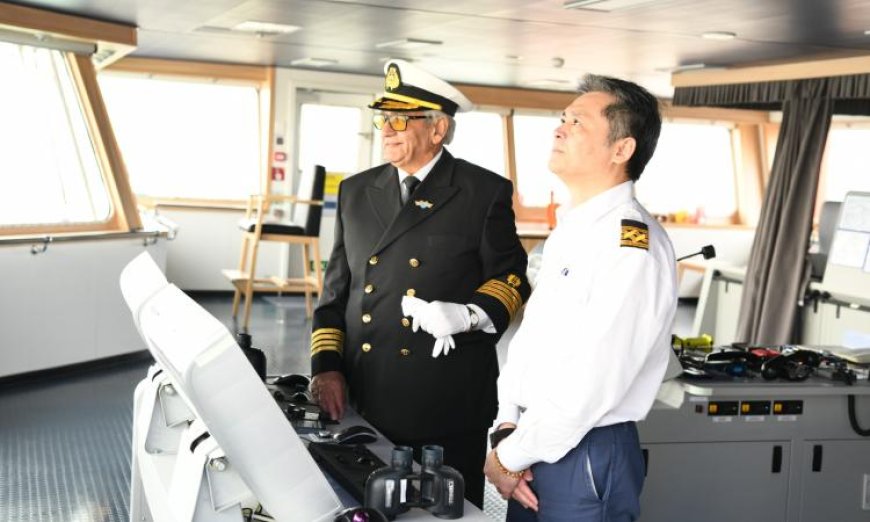 عبور سفينة الحاويات العملاقة CMA CGM SEINE في قناة السويس ضمن قافلة الشمال