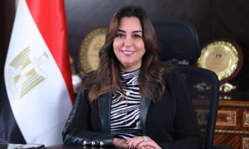 منال عوض تستعرض التقرير التنفيذي لمبادرة 100 مليون شجرة لتعزيز البيئة