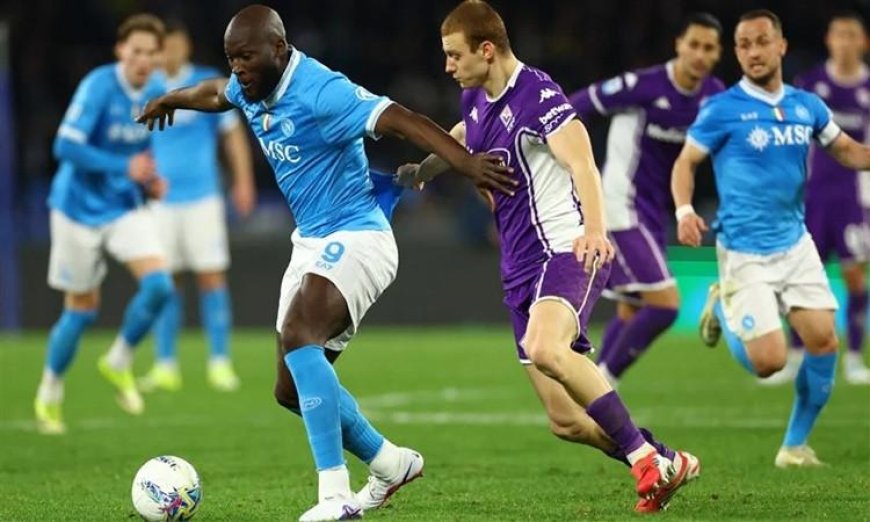 نابولي يحقق انتصارا مثيرا على فيورنتينا 2-1 في الدوري الإيطالي