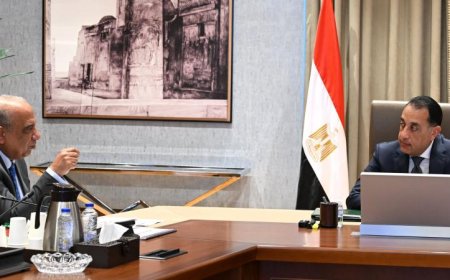 رئيس الوزراء يبحث مع وزير الكهرباء والطاقة المتجددة أهم ملفات العمل والتحديثات الحالية