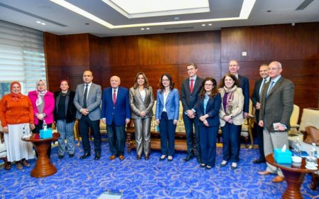 القائم بأعمال وزير البيئة تناقش مع البنك الدولي استراتيجيات التحول الأخضر والاقتصاد الأزرق