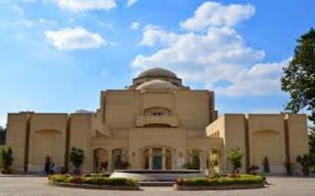 افتتاح معرض نائلة الأقدام على الأرض والرؤوس في السماء يوم الخميس