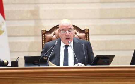 رئيس مجلس النواب يدعو الأعضاء للحفاظ على الوقار البرلماني ومنع استخدام الهواتف المحمولة