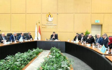 وزير الإسكان يعلن عن خطة شاملة لتحسين أداء الوزارة وتطوير الخدمات