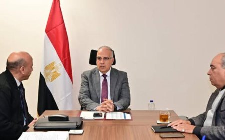 الدكتور سويلم يقدم رؤى مبتكرة لتطوير مركز التنبؤ بالفيضان في أعالي النيل