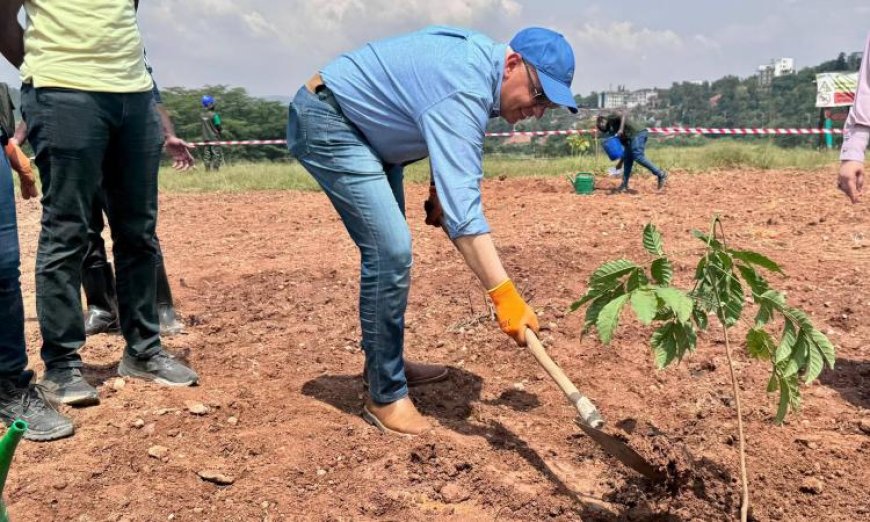 وزير الري يتألق في احتفالات يوم أوموجاندا في رواندا بالصور