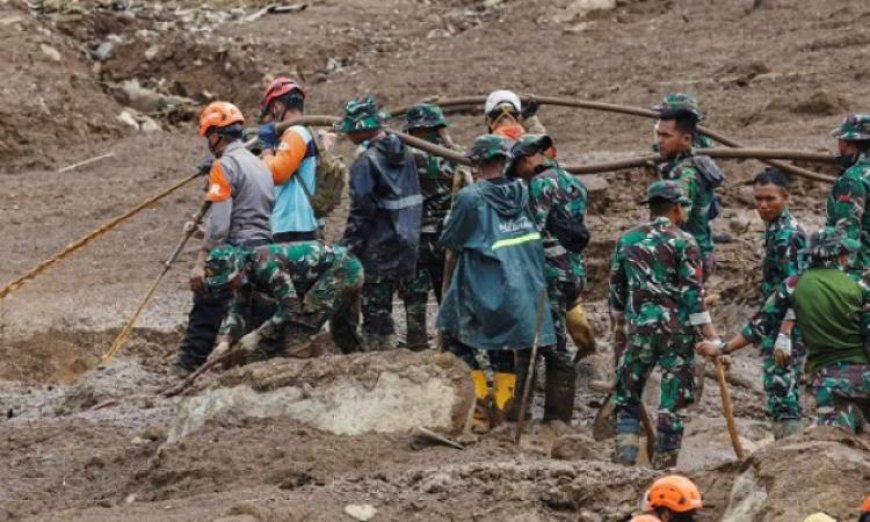 إندونيسيا تشهد ارتفاع حصيلة ضحايا الانهيار الأرضي إلى 64 قتيلا