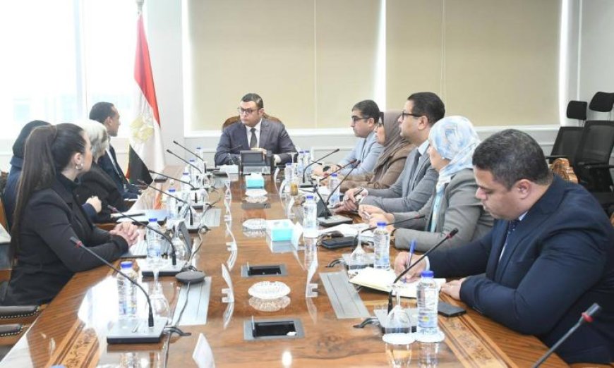 وزير الإسكان يناقش تعزيز التعاون مع مدير مكتب الهابيتات في مصر