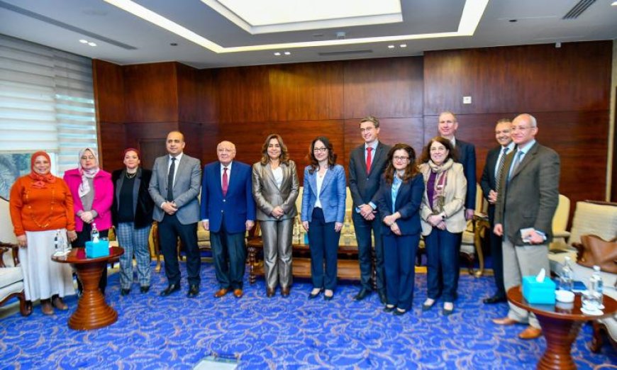 القائم بأعمال وزير البيئة تناقش مع البنك الدولي استراتيجيات التحول الأخضر والاقتصاد الأزرق