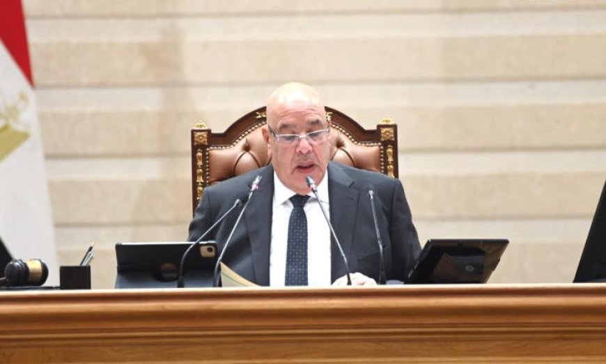 رئيس مجلس النواب يدعو الأعضاء للحفاظ على الوقار البرلماني ومنع استخدام الهواتف المحمولة