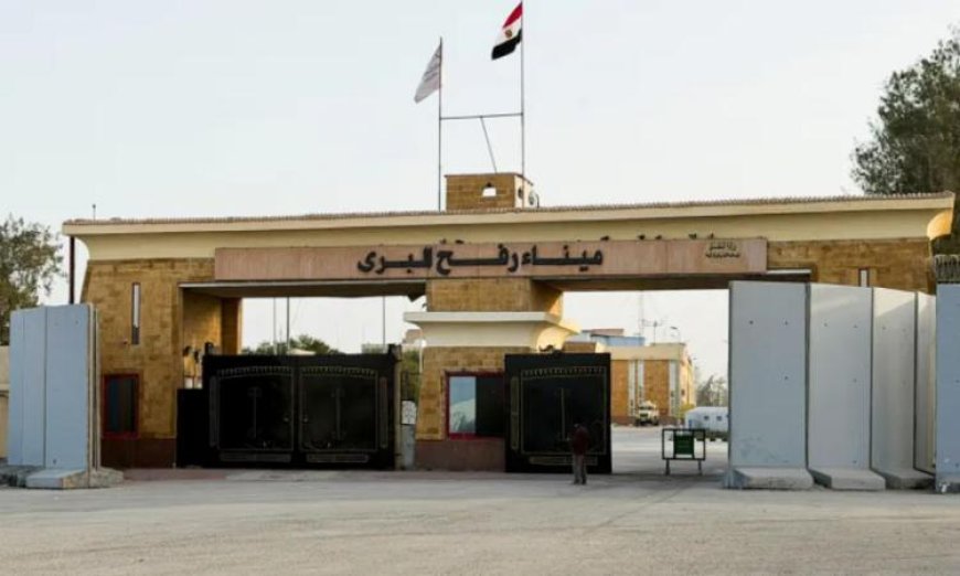 الدفعة الثانية من العائدين تصل معبر رفح لاستكمال إجراءات دخولهم إلى قطاع غزة