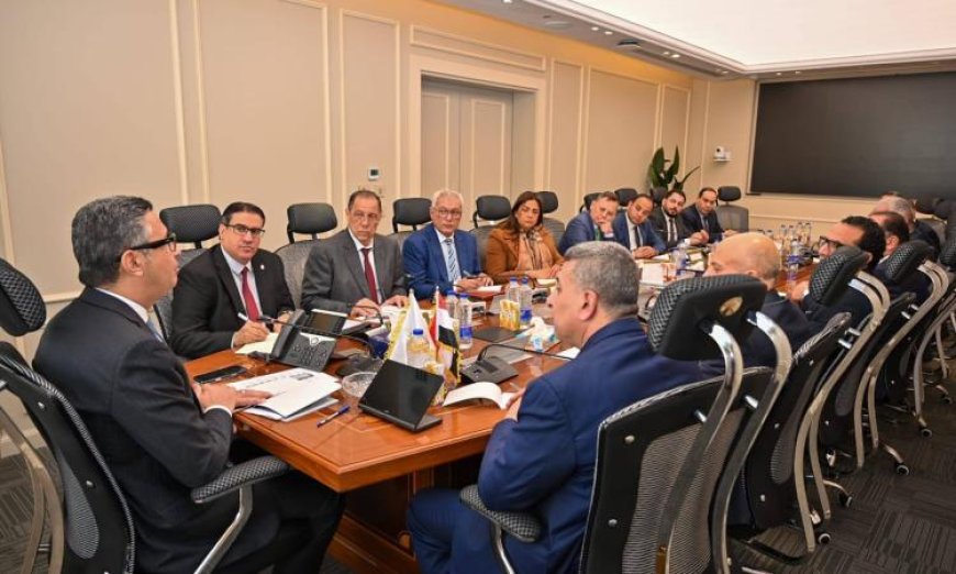 وزير التموين يجتمع مع المختصين لمناقشة مستقبل تطوير صناعة السكر في مصر