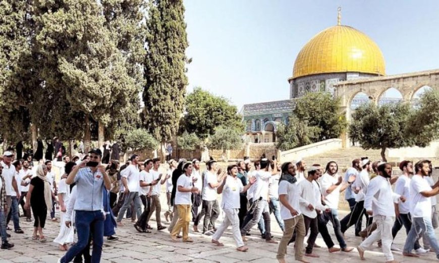 مستوطنون يعتدون على المسجد الأقصى ويقومون بأداء طقوس تلمودية في باحاته