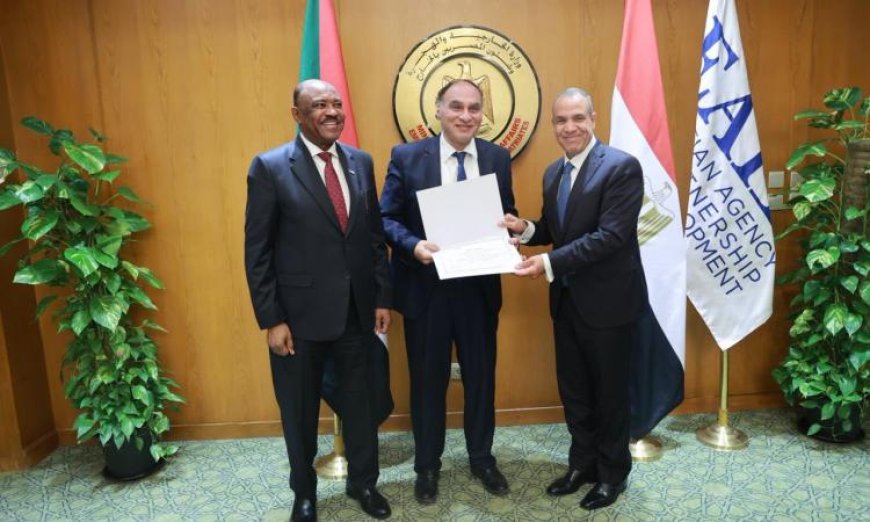 تكريم وزير الخارجية للفريق الطبي المصري الموفد إلى السودان تقديرًا لجهودهم الإنسانية