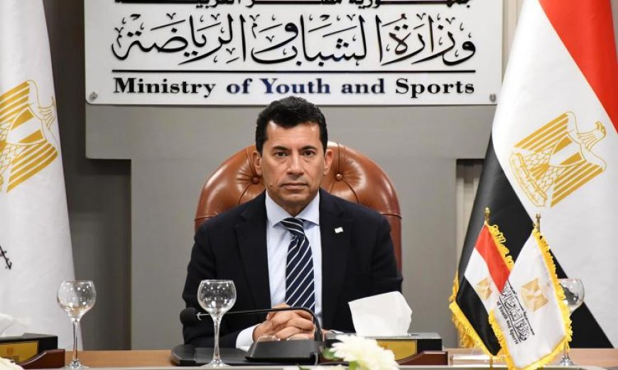 وزير الشباب والرياضة يهنئ وزير الثقافة بنجاح معرض الكتاب الـ57 وتأثيره الثقافي المميز