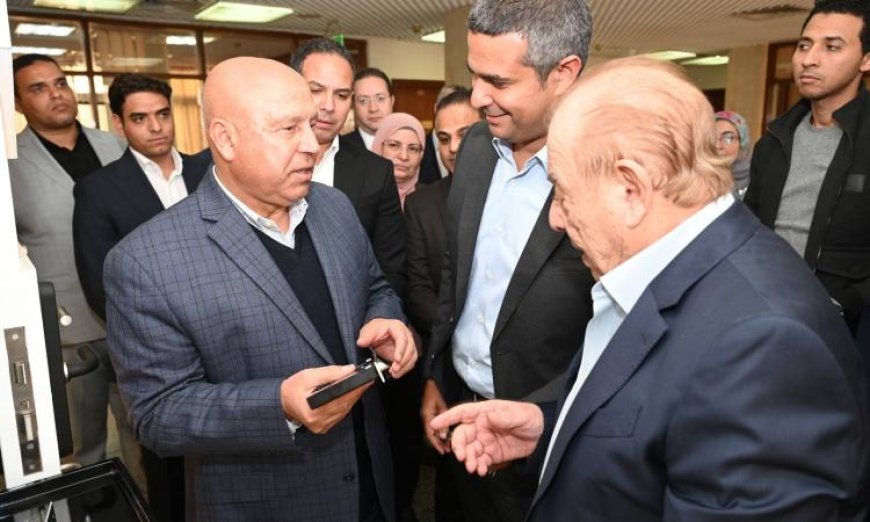 وزير الصناعة يقوم بجولة تفقدية لثلاثة مصانع رائدة في الصناعات الهندسية بالعاشر من رمضان