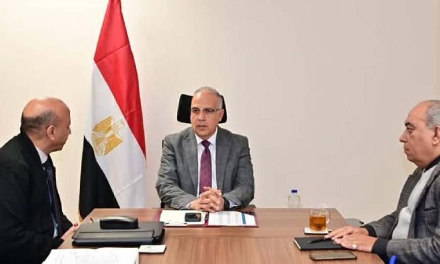 الدكتور سويلم يقدم رؤى مبتكرة لتطوير مركز التنبؤ بالفيضان في أعالي النيل