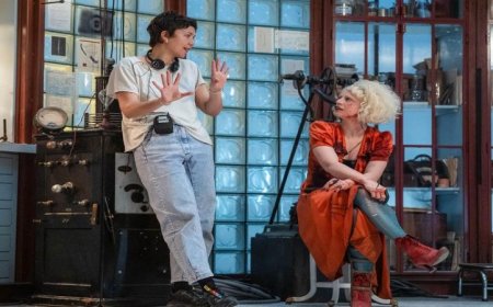 ماجي جيلينهال تقدم رؤية جديدة ومبتكرة لرواية ماري شيلي في فيلم العروس