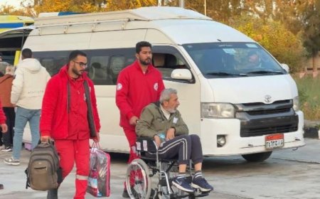 مئات الفلسطينيين يعودون إلى قطاع غزة عبر ميناء رفح البري