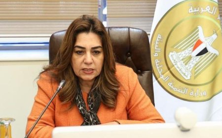 عوض تواصل جهودها مع المحافظين لتنفيذ قرار رئيس الوزراء بإغلاق المحال التجارية