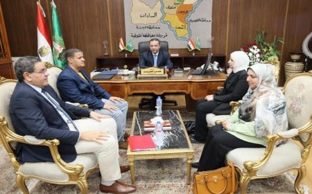 محافظ المنوفية يكرم مديري مستشفى حميات شنتنا الحجر والمركز التكنولوجي تقديراً لجهودهم المتميزة